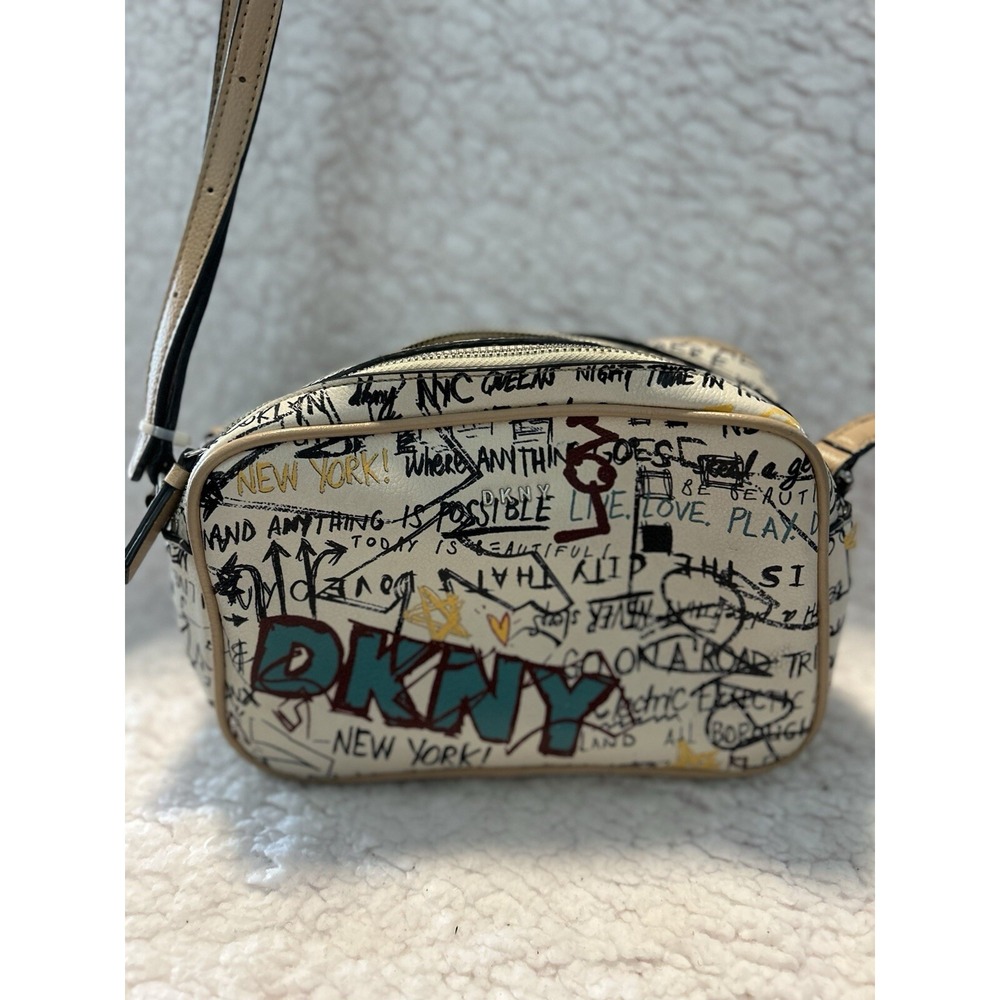 dkny leather‎ crossbody women's handbag Graffiti Bryant Park